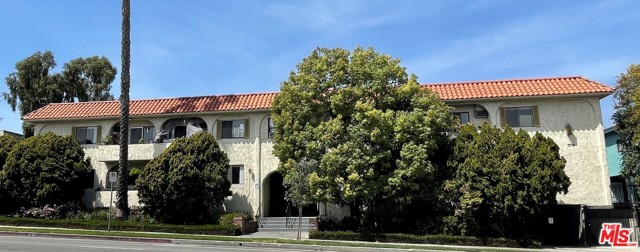10949 Palms Boulevard Los Angeles, California This beautiful 20 unit apartment building is situated in a prime Palms location, just a short distance to Downtown Culver City. The property contains an excellent mix of units consisting of Fifteen 1 Bedroom + 1 Bath Units and Five 2 Bedroom + 2 Bath Units. These Spacious units are equipped with amenities including dishwashers, wall air conditioners, balconies, gated entry, and gated parking. Many of the Units have below market rents with substantial rental upside.
