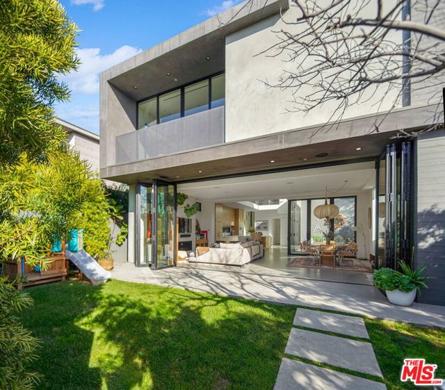 626 Woodlawn Avenue Venice, California Stunning 4bed+4bath architectural home designed and built by Wylan/James in 2018. On an exceptionally quiet street yet just off Abbot Kinney and a short walk to all the best restaurants and shops. Living and dining areas flow elegantly to kitchen and outdoor patio, spectacular for family and entertaining. White oak cabinets and teak deck create a perfect balance of warmth in this clean modern masterpiece. 760 sq' roof deck, front yard with play structure, side patio with outdoor fireplace, floor to ceiling sliding walls of glass on the main floor lend to a seamless indoor-outdoor lifestyle. Truly the best of Venice.