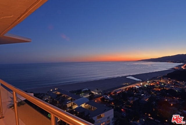 201 Ocean Avenue 1809P Santa Monica, California It doesn't get much better than this view. Completely reimagined 3 bed/2.5 bath unit with panoramic and unobstructed views from the Ocean to the Canyon. No expense was spared in this entertainer's delight. 5-star amenities including Valet Parking, 24-hour security, Concierge service, Pool, Gym and Spa. Steps to the beach and world famous restaurants.
