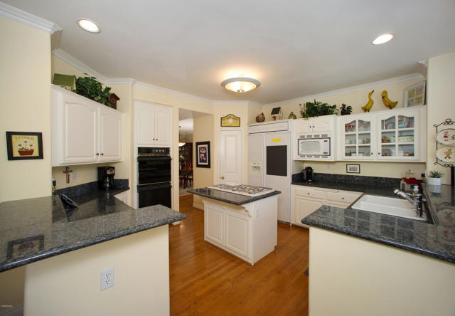 Beautifully Upgraded Kitchen