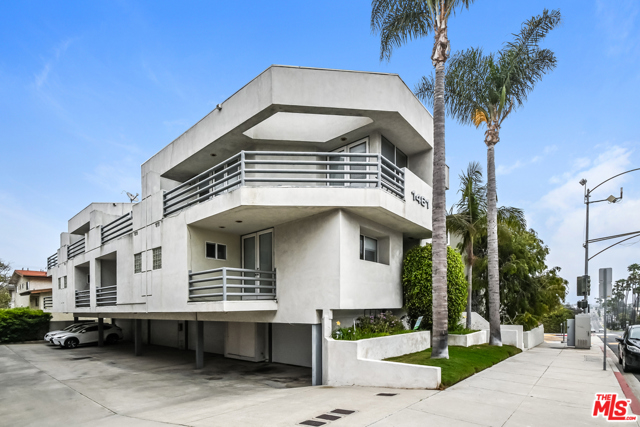 1461 Manhattan Beach Boulevard, Manhattan Beach, California 90266, 2 Bedrooms Bedrooms, ,2 BathroomsBathrooms,Residential,Sold,Manhattan Beach,21754964