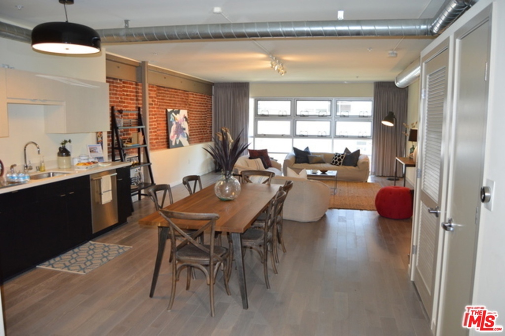 527 Molino Street 201