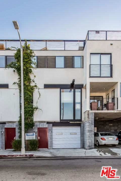 1113 Electric Avenue 3 Venice, California ARCHITECTURAL LIVE/WORK TRI-LEVEL LOFT SPACE IN FABULOUS LOCATION BEHIND ABBOT KINNEY!! BUILT IN 2000. 2 ROOMS HAVE BEEN ENCLOSED FOR BEDROOM PRIVACY. AMAZING LARGE WINDOW IN LIVING ROOM. UPGRADES INCLUDE STAINLESS STEEL APPLIANCES, AMPLE BUILT IN STORAGE WITH BOOK SHELF IN KITCHEN, HASTINGS DUAL-FAUCET SINK, GROEHE HARDWARE, HARDWOOD FLOORS. SONEX SOUNDPROOFING IN WALLS. PRIVATE 2 CAR GARAGE WITH EPOXY FLOOR, TONS OF BUILT-IN STORAGE WITH DIRECT ACCESS INTO UNIT. ROOF DECK WITH WONDERFUL VIEWS.