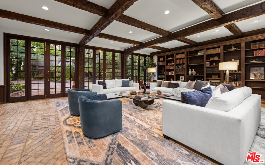 2781 Benedict Canyon Drive