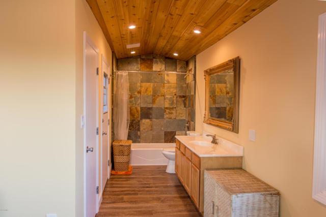 2101 Chestnut Avenue-29