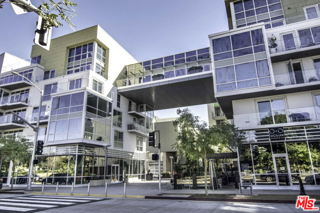 1705 Ocean Avenue 314 Santa Monica, California Enjoy modern, luxury living at the prestigious Waverly, a spectacular newer full-service building on prime Ocean Avenue. Designed by world-renowned Marmol Radziner and developed by award-winning Related Company, this 2014-built two-bedroom, two-and-a-half bathroom PLUS a den residence features an open and airy floor plan, private balcony, and floor-to-ceiling walls of glass, highlighting the greenery of Tongva Park, along with ocean, mountain, and city views. The contemporary kitchen features quartzite countertops, custom cabinetry, and Thermador appliances. The primary suite includes a large, private balcony, walk-in closet, and spa-like bathroom with a separate tub, shower, and dual sinks. Create your home office in the inviting den space. The large, en-suite guest bedroom, powder bath, and laundry round out the floor plan. Full-service building with 24-hour concierge, high-end fitness center, extra storage, side-by-side parking, Starbucks, and the 5th-floor Sky Bridge lounge the perfect place to entertain with a full kitchen, BBQ, fireplace, and panoramic views of the Pacific Ocean. Premier Santa Monica location, moments from the beach, Santa Monica Pier, Main Street, 3rd Street Promenade, and more.