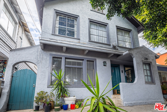 235 Horizon Avenue Venice, California Charming seven-unit multifamily apartment building consisting of (4) two-bedrooms and (3) one-bedrooms with the potential for 21.33% in rental upside | The property runs block-to-block with frontage on both Horizon Avenue and San Juan Avenue. | The property has benefited from a multitude of recent upgrades, including recently replaced roofs, an upgrade of the vertical plumbing systems, and a newly painted exterior | Three of the two-bedroom units have been extensively renovated to include new vinyl flooring, quartz countertops in the kitchen, stainless steel appliances, new cabinetry, and updated subway tile in the showers.