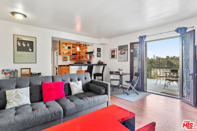 3454 Oak Glen Drive Los Angeles, California ENJOY this private one bedroom, one bathroom apartment complete with laundry, deck and views on a quiet, tree lined street unfurnished at $2200 per month, or furnished at $2500. Looking for a short term tenant 3-6 months. Pets may be considered with an extra pet deposit. Read private remarks for show instructions and qualifying information.
