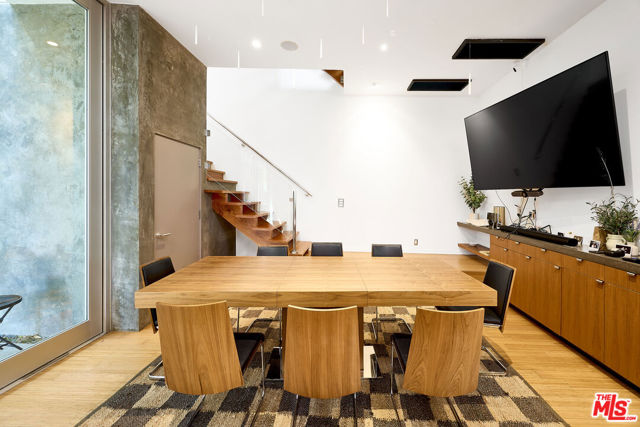 122 Mildred Avenue, Venice CA: https://media.crmls.org/mediaz/a0006cf8-911a-481b-a1f3-9f02888b2dba.jpg