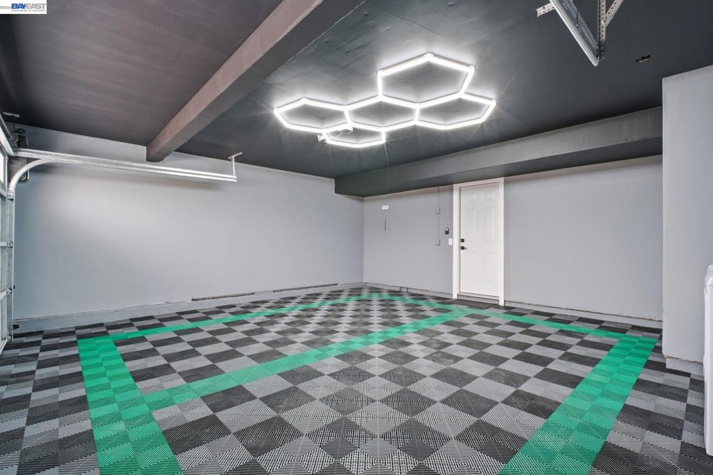https://media.crmls.org/mediaz/a000a05c-b1cb-4a03-bc0b-0eed9d31570d.jpg?preset=X-Large