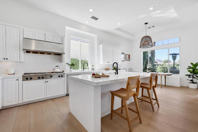 51075 Marbella Court, La Quinta CA: https://media.crmls.org/mediaz/a001cf0b-43ea-4371-9235-773defd9c489.jpg