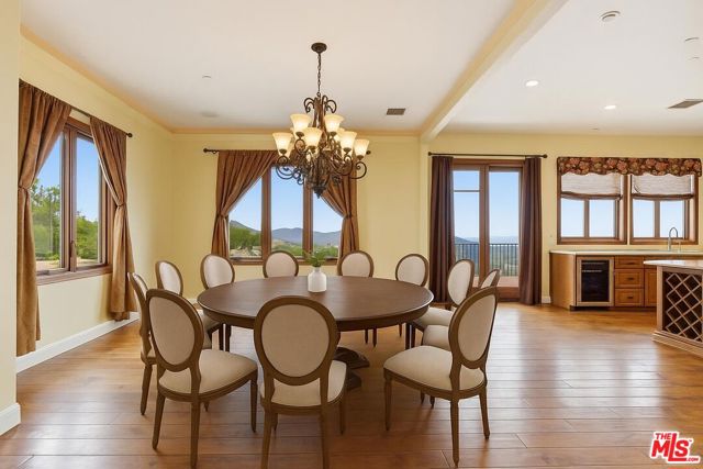 10825 Pacific View Drive, Malibu CA: https://media.crmls.org/mediaz/a0021b07-b894-40dd-8bc1-8f4b96522fc1.jpg