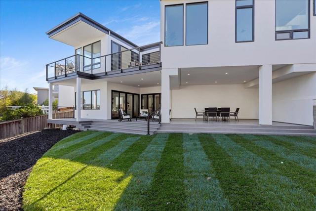 61 HILLTOP Drive, San Carlos CA: https://media.crmls.org/mediaz/a0023b27-f8bf-479c-aad5-fa35614baffd.jpg