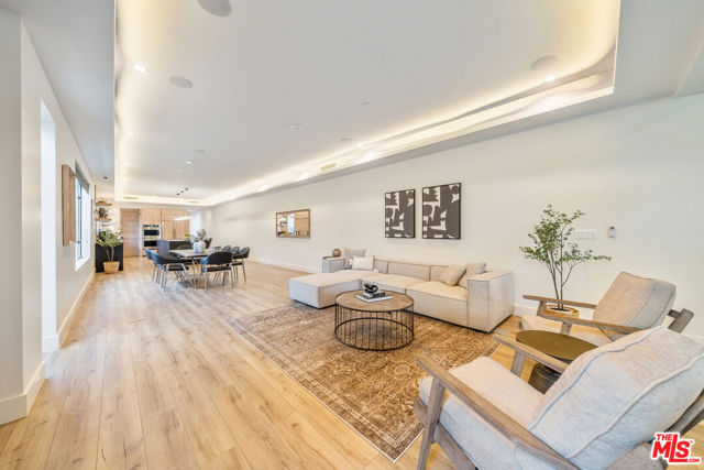 1903 S Bedford Street, Los Angeles CA: https://media.crmls.org/mediaz/a0028e87-9283-4fb4-9534-7cf22f90119a.jpg