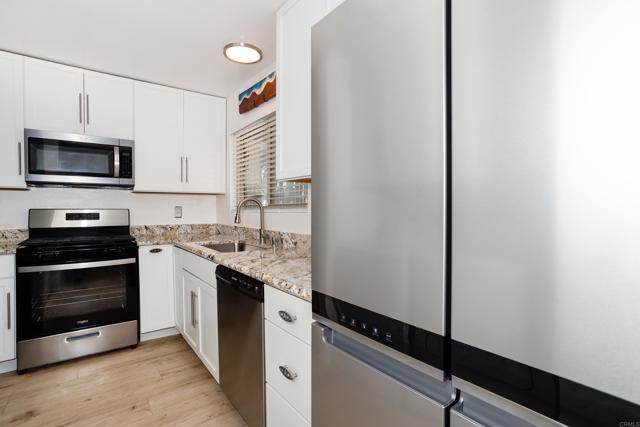 Detail Gallery Image 9 of 25 For 1540 Highridge Dr, Oceanside,  CA 92056 - 2 Beds | 2 Baths