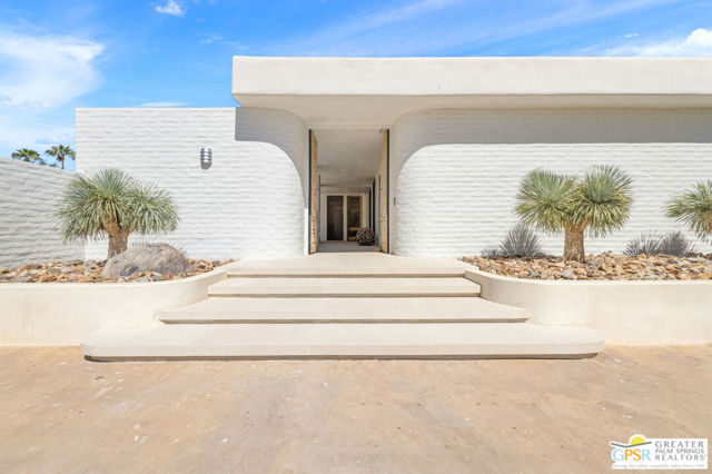 71000 Tamarisk Lane, Rancho Mirage CA: https://media.crmls.org/mediaz/a00333ab-1205-4232-ad8d-f5f85592cbbb.jpg