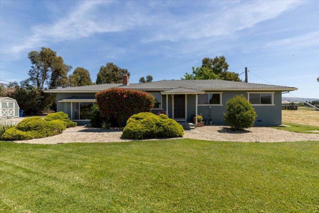 11370 Center Avenue, Gilroy CA: https://media.crmls.org/mediaz/a003623b-0c4a-4a59-a4fc-4764b95862a8.jpg