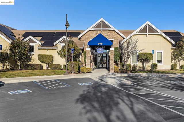 1012 Centennial Drive, Brentwood CA: https://media.crmls.org/mediaz/a0037fbe-5f8c-483e-a3c6-6168a24b0cff.jpg
