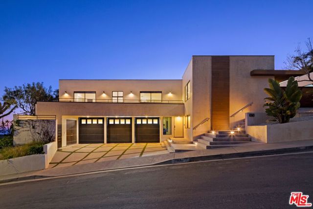 971 Enchanted Way, Pacific Palisades CA: https://media.crmls.org/mediaz/a003caf1-10e2-474d-942f-a75663ef9bbb.jpg