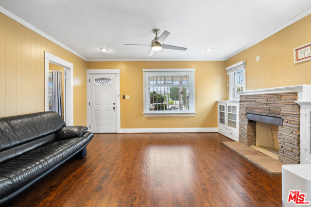 3941 2nd Avenue, Los Angeles CA: https://media.crmls.org/mediaz/a003d600-6847-4254-89f4-3ca150f9eda4.jpg