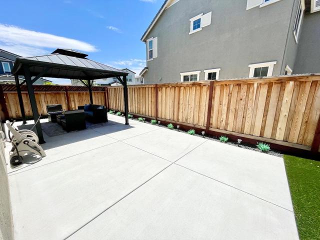 275 E Lawson Avenue, Mountain House CA: https://media.crmls.org/mediaz/a00533fa-5ad8-487b-b540-d90fa20bb72b.jpg