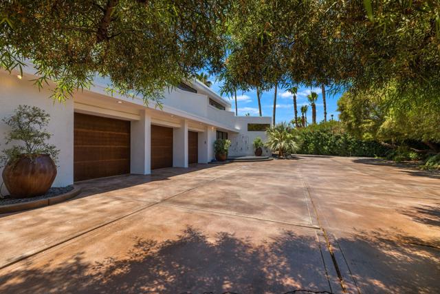 21 Clancy Lane Estates, Rancho Mirage CA: https://media.crmls.org/mediaz/a0056cf8-dd2d-4bcf-a573-9b9fe78fe7d8.jpg