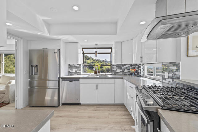 Detail Gallery Image 4 of 56 For 542 San Clemente Way, Camarillo,  CA 93010 - 4 Beds | 2/1 Baths