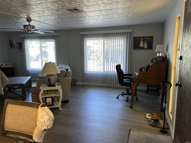 Detail Gallery Image 10 of 21 For 1506 Oak Dr #22,  Vista,  CA 92084 - 2 Beds | 2 Baths