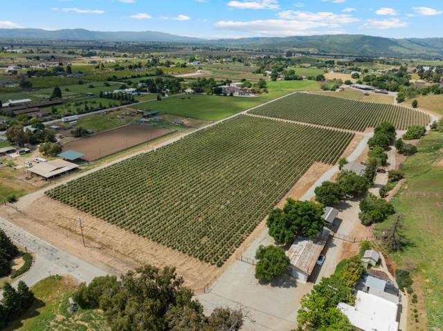 804 Comstock Road, Hollister CA: https://media.crmls.org/mediaz/a0063fe1-915b-449f-a795-53d7d8a04e08.jpg