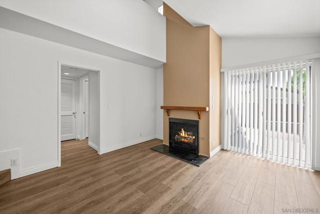 593 Parkview Dr, Lake Elsinore CA: https://media.crmls.org/mediaz/a0064121-0b65-46f0-b037-70a602257980.jpg