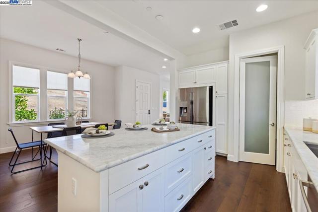 4369 Table Mountain Rd, Dublin CA: https://media.crmls.org/mediaz/a006539f-a2e0-4a2d-be3a-1c337502d8e7.jpg