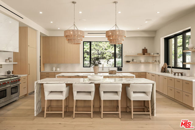 5287 Round Meadow Road, Hidden Hills CA: https://media.crmls.org/mediaz/a0067cee-aeec-4369-b42d-90e348da73b7.jpg