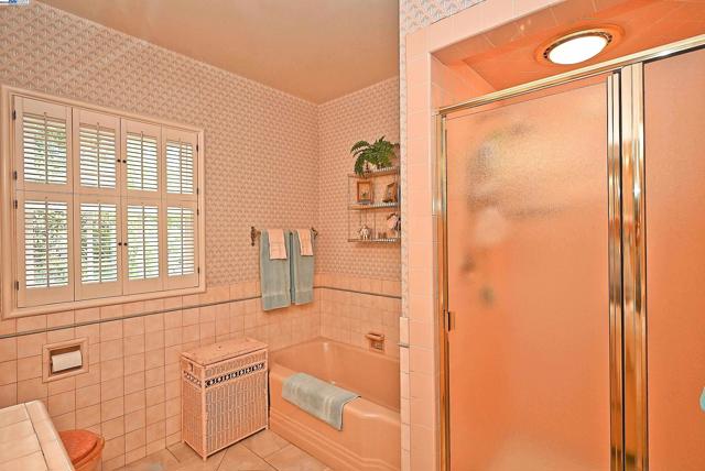 1380 E Juana Ave, San Leandro CA: https://media.crmls.org/mediaz/a006eb19-1d0e-4d16-a642-a39ac3f95282.jpg