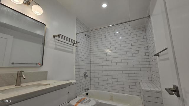 Detail Gallery Image 14 of 24 For 917 N Ridgewood Pl, Los Angeles,  CA 90038 - 3 Beds | 3 Baths