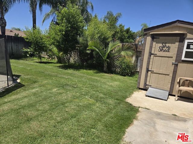 527 Shady Meadow Court, Bakersfield CA: https://media.crmls.org/mediaz/a00796ce-2b0a-4308-91c6-827da5e27f78.jpg