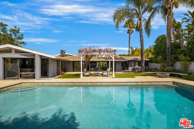 8400 Mulholland Drive, Los Angeles CA: https://media.crmls.org/mediaz/a007ee5f-c99f-4376-a9a7-3fc0dbff7a4f.jpg