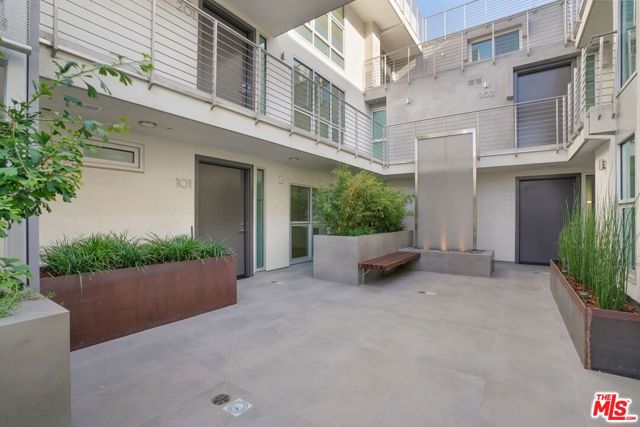 8210 Fountain Avenue, West Hollywood CA: https://media.crmls.org/mediaz/a0080db2-d954-40e7-b87d-7f46ce7ddd52.jpg