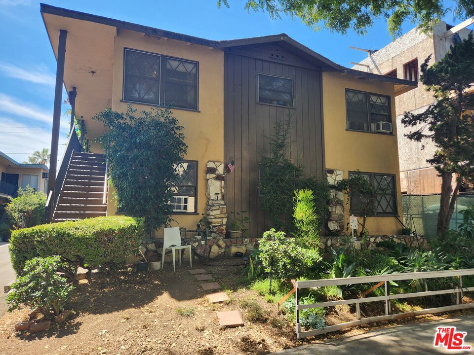 939 N Stanley Avenue #4