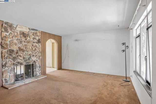 40122 Besco Dr, Fremont CA: https://media.crmls.org/mediaz/a00868b7-1eb5-4256-8921-5cd675a3a9e3.jpg