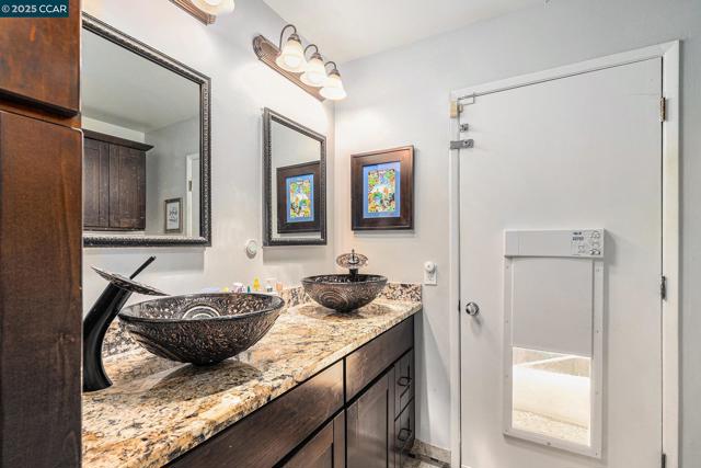 1730 Claycord Ave, Concord CA: https://media.crmls.org/mediaz/a008dbce-2bc9-4d1b-bb6f-c3a2cb54803f.jpg