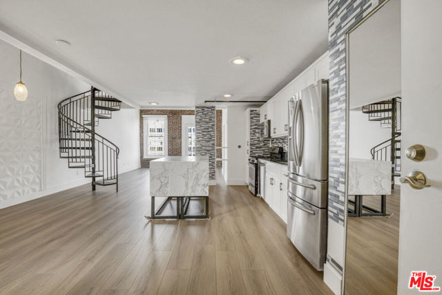 253 S Broadway, Los Angeles CA: https://media.crmls.org/mediaz/a0093572-2a99-4568-a969-81c491d6c28a.jpg