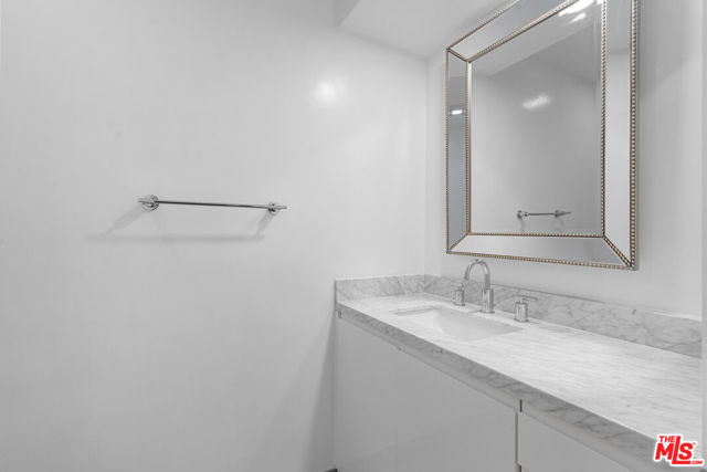 818 S Lucerne Boulevard, Los Angeles CA: https://media.crmls.org/mediaz/a009bd1e-d378-495d-8c18-c5ecf89254db.jpg