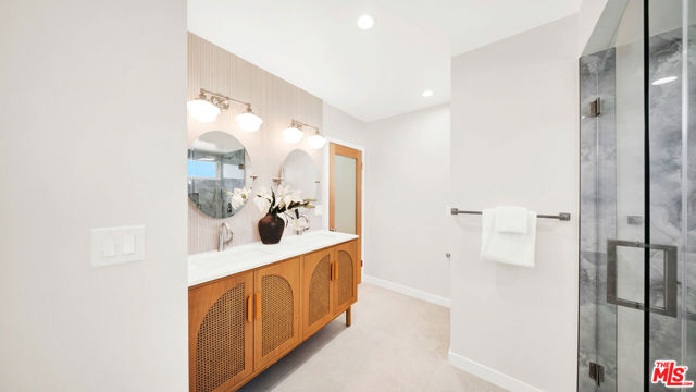 6900 Chisholm Avenue, Lake Balboa CA: https://media.crmls.org/mediaz/a009e484-2f68-43fc-94d9-acb0bb92fec3.jpg