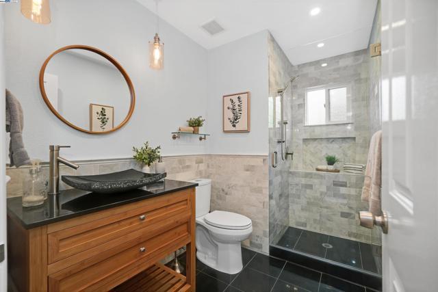 24948 Campus Dr, Hayward CA: https://media.crmls.org/mediaz/a00b9ddd-5905-4c50-b536-0fd054f4db7e.jpg