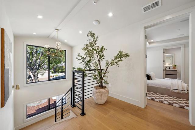 585 Cherry Avenue, Los Altos CA: https://media.crmls.org/mediaz/a00baabf-80f2-48da-935b-fc8512eabee8.jpg
