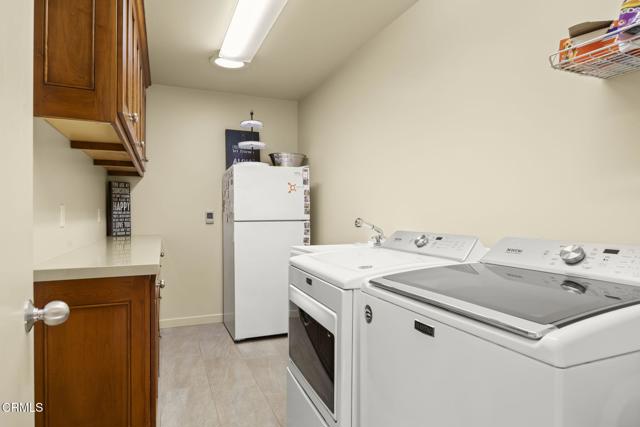635 Via Del Cerro, Camarillo CA: https://media.crmls.org/mediaz/a00bdb19-db7a-4734-923f-f7b5b98b135d.jpg