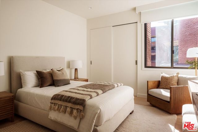 300 N Swall Drive, Beverly Hills CA: https://media.crmls.org/mediaz/a00be0f7-e8d1-42ef-811e-8528e0b10712.jpg