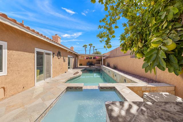 43875 Milan Court, La Quinta CA: https://media.crmls.org/mediaz/a00c004a-44b9-45c8-9093-3337c84b5f6e.jpg