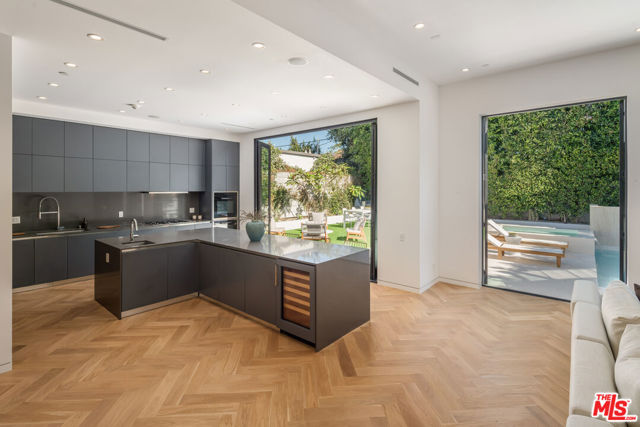 636 N Kilkea Drive, Los Angeles CA: https://media.crmls.org/mediaz/a00c08a1-c5ae-486c-9220-cf646a0ecc58.jpg