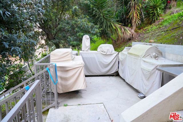 4212 Don Alanis Place, Los Angeles CA: https://media.crmls.org/mediaz/a00c48b2-3058-4f3b-b4fb-ecc29f91b63e.jpg